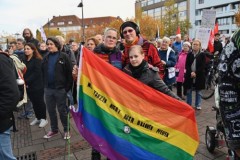 Laut Veranstalter demonstrierten 1700 OldenburgerInnen auf dem Bahnhofvorplatz